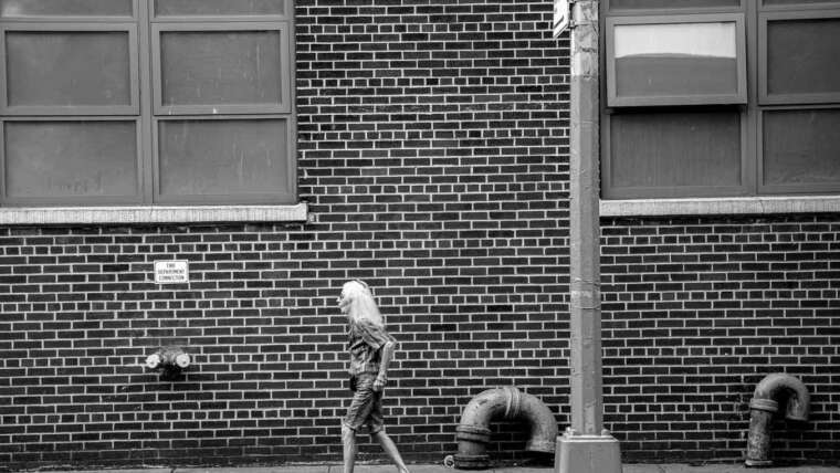 20 consigli per fare Street Photography: 10 suggerimenti di approccio e 10 tecniche di scatto per trovare la tua voce visiva
