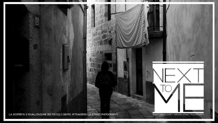 Next to Me – La scoperta e rivalutazione dei piccoli centri attraverso la Street Photography.